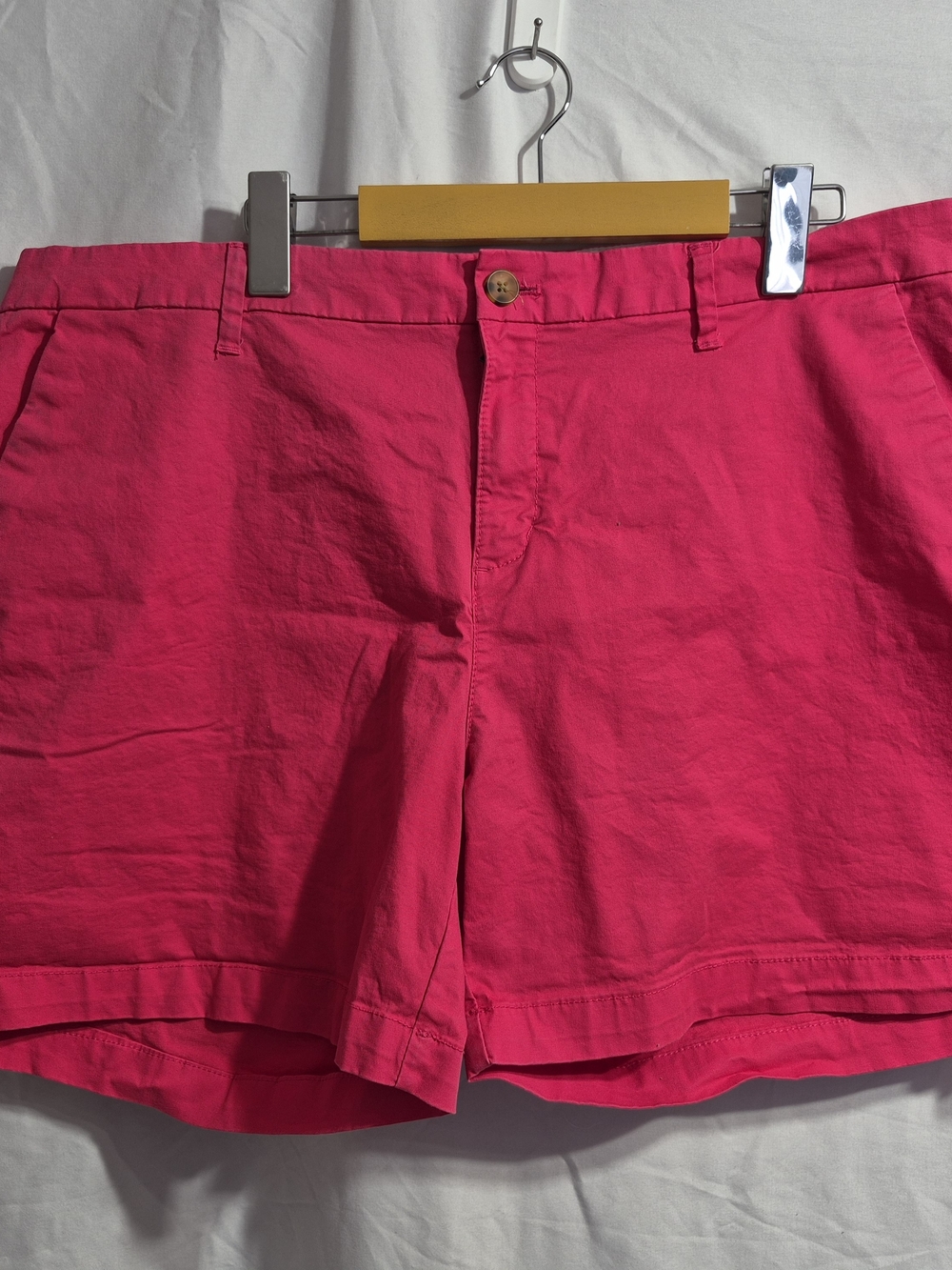 Old Navy Women’s Flat Front Shorts in Hot Pink, Size 16